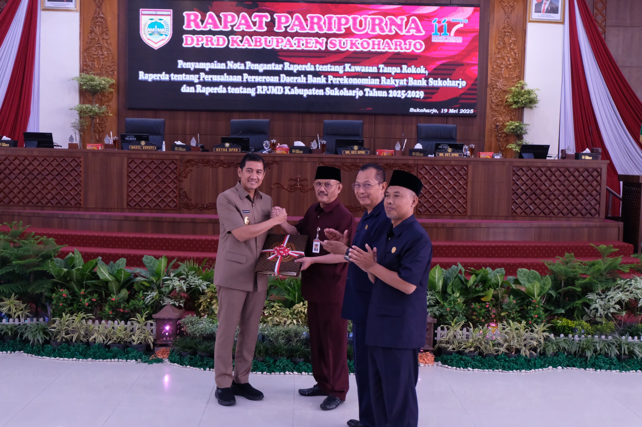260524075050-dprd-sukoharjo-terima-tiga-raperda-dari-pemerintah-kabupaten.jpg